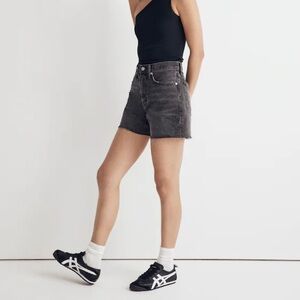 Madewell Relaxed Mid-Length Denim Shorts in Bradbrook Wash